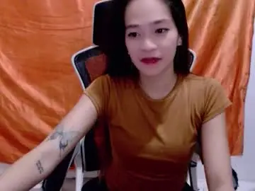 Chaturbate Live Sex Cam of angelyn_slim
