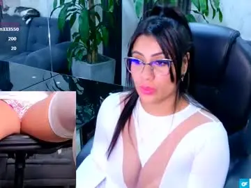 Chaturbate Sex Cam of mia_hotwife