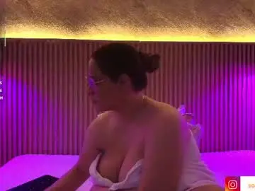 Chaturbate Live Sex of big_tits_in_your_face