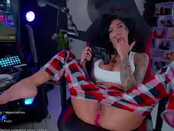 Chaturbate Adult Video Chat of evelyne92