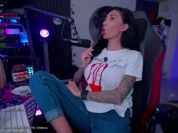 Chaturbate Live Sex Cam of evelyne92