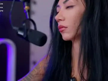 Chaturbate Free Porn Cam of evelyne92