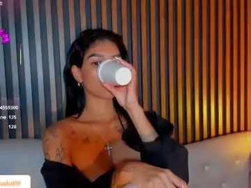 Chaturbate Live Porn of laura_aristizabal_19