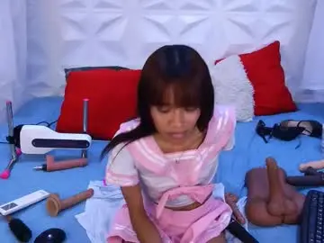 Chaturbate Sex Cam of adisson_petite1