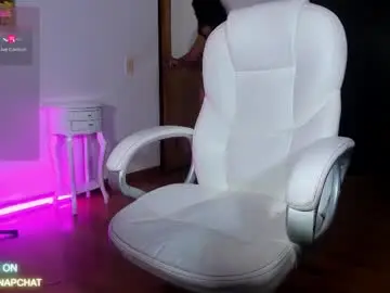 Chaturbate Live Sex Cam of miakush_