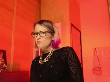 Chaturbate Live Sex Cam of findom_lady_shine