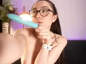Chaturbate Watch Live Sex Cams of littlee33
