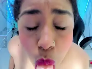 Chaturbate Nude Webcam of cristal_horny19