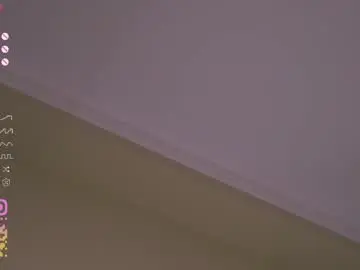 Chaturbate Live Sex Cam of cinacandy