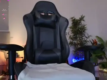 Chaturbate Nude Webcam of angel_danm_milf