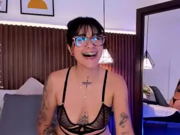 Chaturbate Nude Webcam of evelyn_samantha