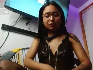 Chaturbate Live Sex Cam of helenacyruss666