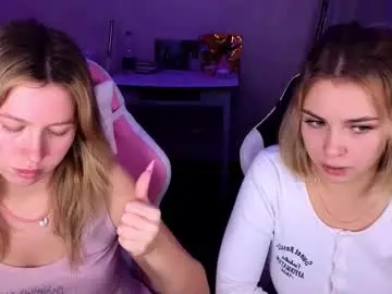 Chaturbate Nude Webcam of stefany_and_bettany