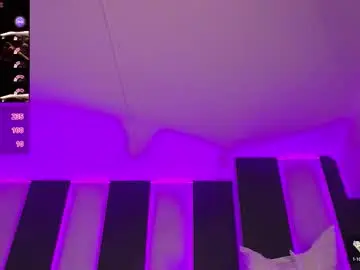 Chaturbate Live Sex Cam of isis_queen_xxx