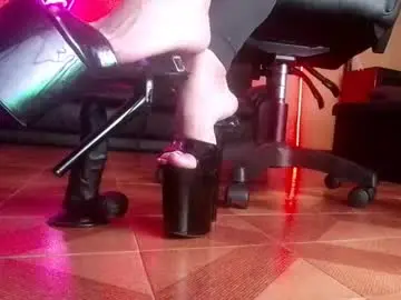 Chaturbate Watch Live Sex Cams of monicamaxwell2