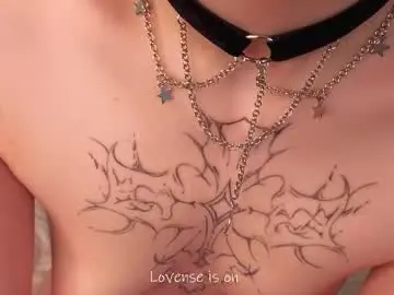 Chaturbate Live Sex Cam of krissyhei