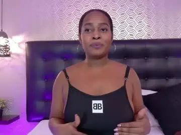 Chaturbate Live Sex Cam of naiaramasson_