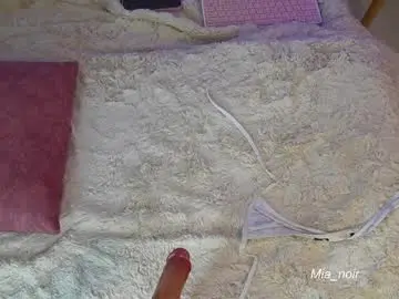 Chaturbate Live Sex Cam of mia_noir