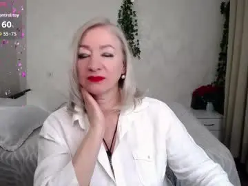 Chaturbate Live Sex Cam of hunters_woman