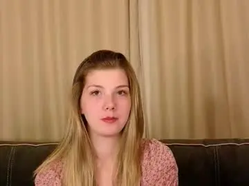 Chaturbate Live Sex Cam of lumiasolstice