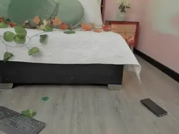 Chaturbate Live Sex Cam of juliette_leroyy