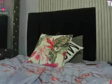 Chaturbate Adult Video Chat of paulinna_curvy