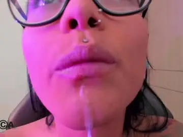 Chaturbate Live Sex Cam of alice_rausing
