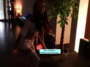 Chaturbate Best live sex cam show of oooops__