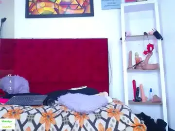 Chaturbate Live Sex Cam of louise_nails