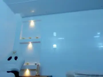 Chaturbate Live Sex Cam of zenda_evans