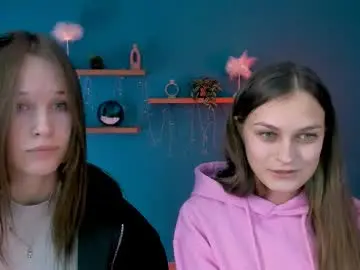 Chaturbate Live Sex Cam of eira_mouse