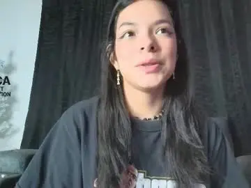 Chaturbate Live Sex Cam of yungelitamor_