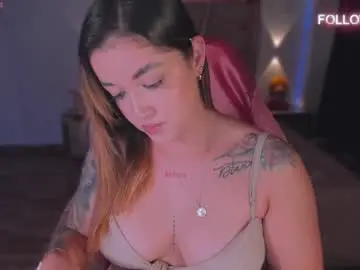 Chaturbate Live Sex Cam of lunna_roosee