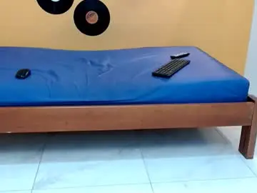 Chaturbate Live Sex Cam of marcelasweet457