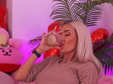 Chaturbate Live Sex Cam of therealfallingangel