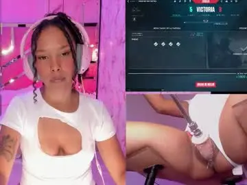 Chaturbate Live Sex Cam of hyliebloom