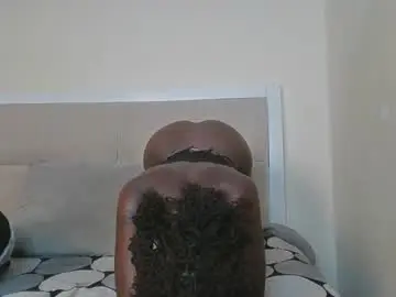 Chaturbate Live Sex Cam of queenbee254