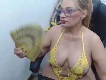 Chaturbate Live Porn of emiliaa_hot