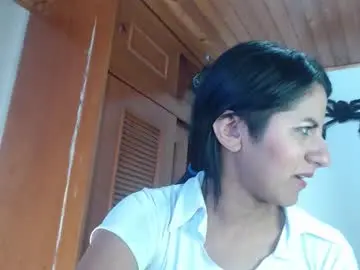Chaturbate Live Porn of hilari18