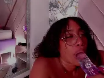 Chaturbate Live Sex Cam of mia_rouxx1