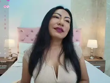 Chaturbate Live Sex Cam of isis_choi