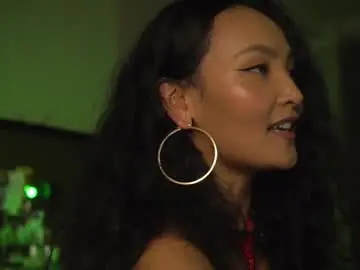 Chaturbate Best live sex cam show of mercedesss_8