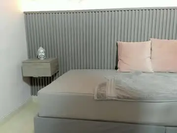 Chaturbate Live Sex Cam of shaira_collins