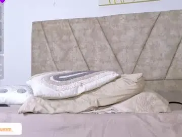 Chaturbate Nude Webcam of miablumm_