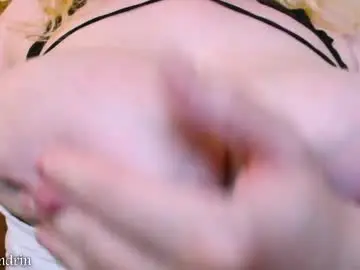 Chaturbate Sex Chat of maggielandrin