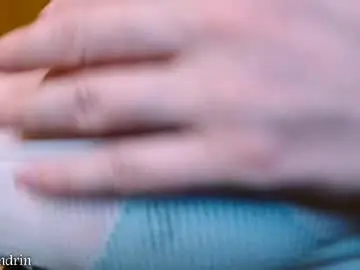 Chaturbate Live Sex Cam of maggielandrin