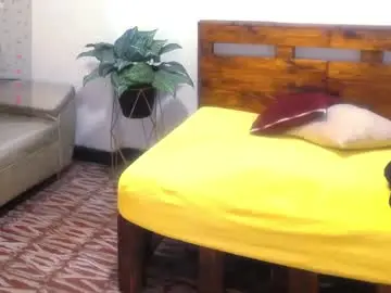 Chaturbate Live Sex of yeseniaa25_