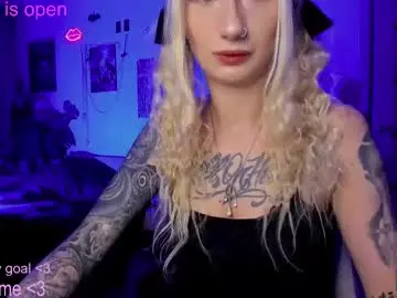 Chaturbate Live Sex Cam of kiki_cute__