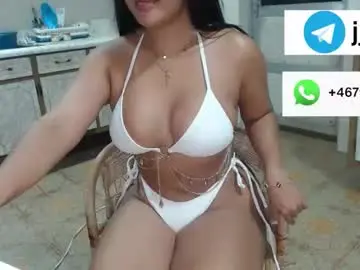 Chaturbate Nude Webcam of mariahot1332