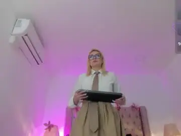 Chaturbate Sex Chat of candiegilson__